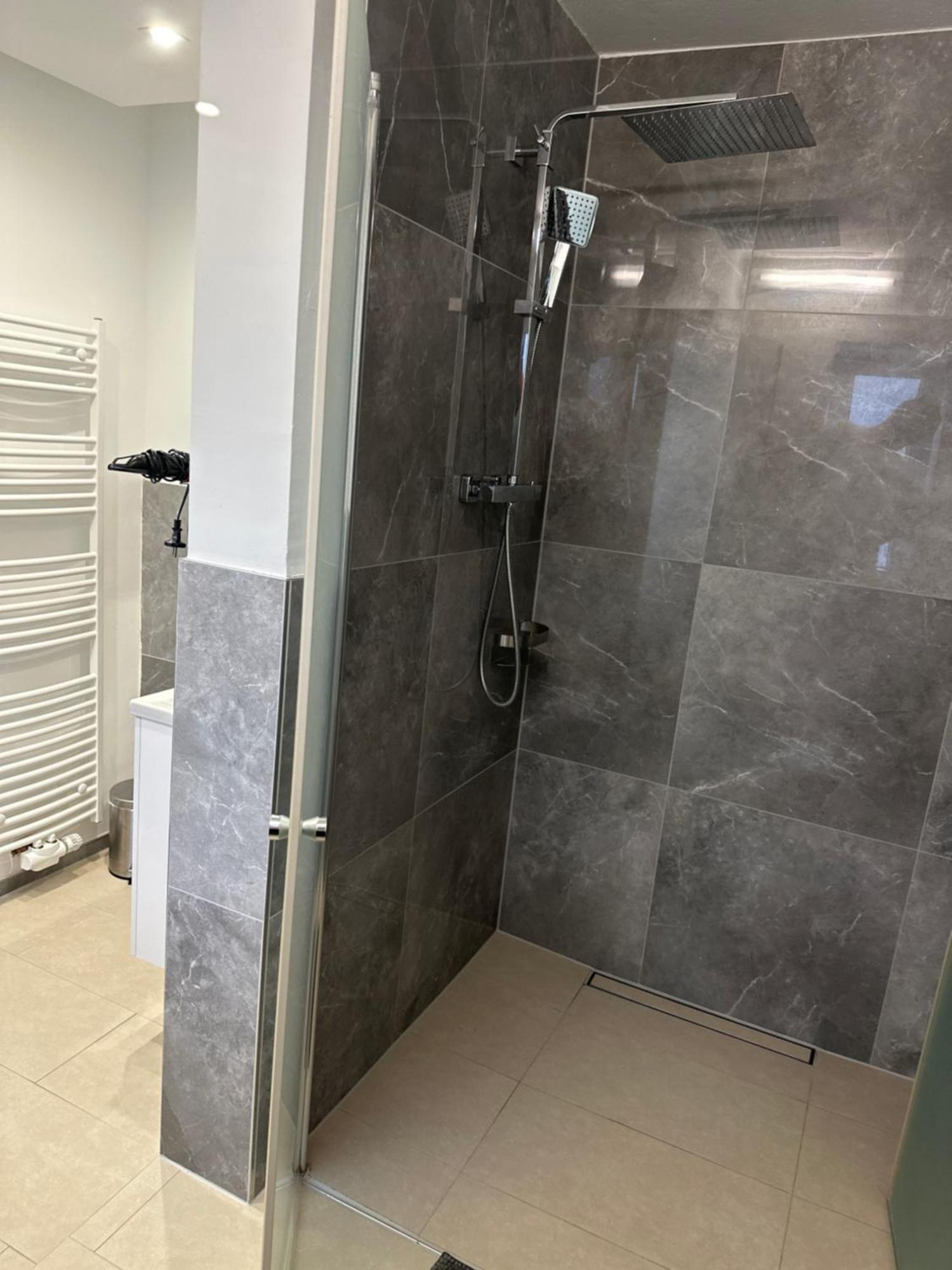 Hotel Bouzid - Laatzen Екстериор снимка