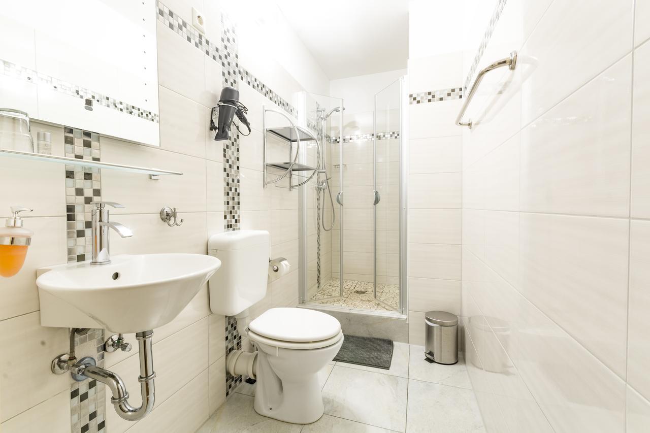 Hotel Bouzid - Laatzen Екстериор снимка