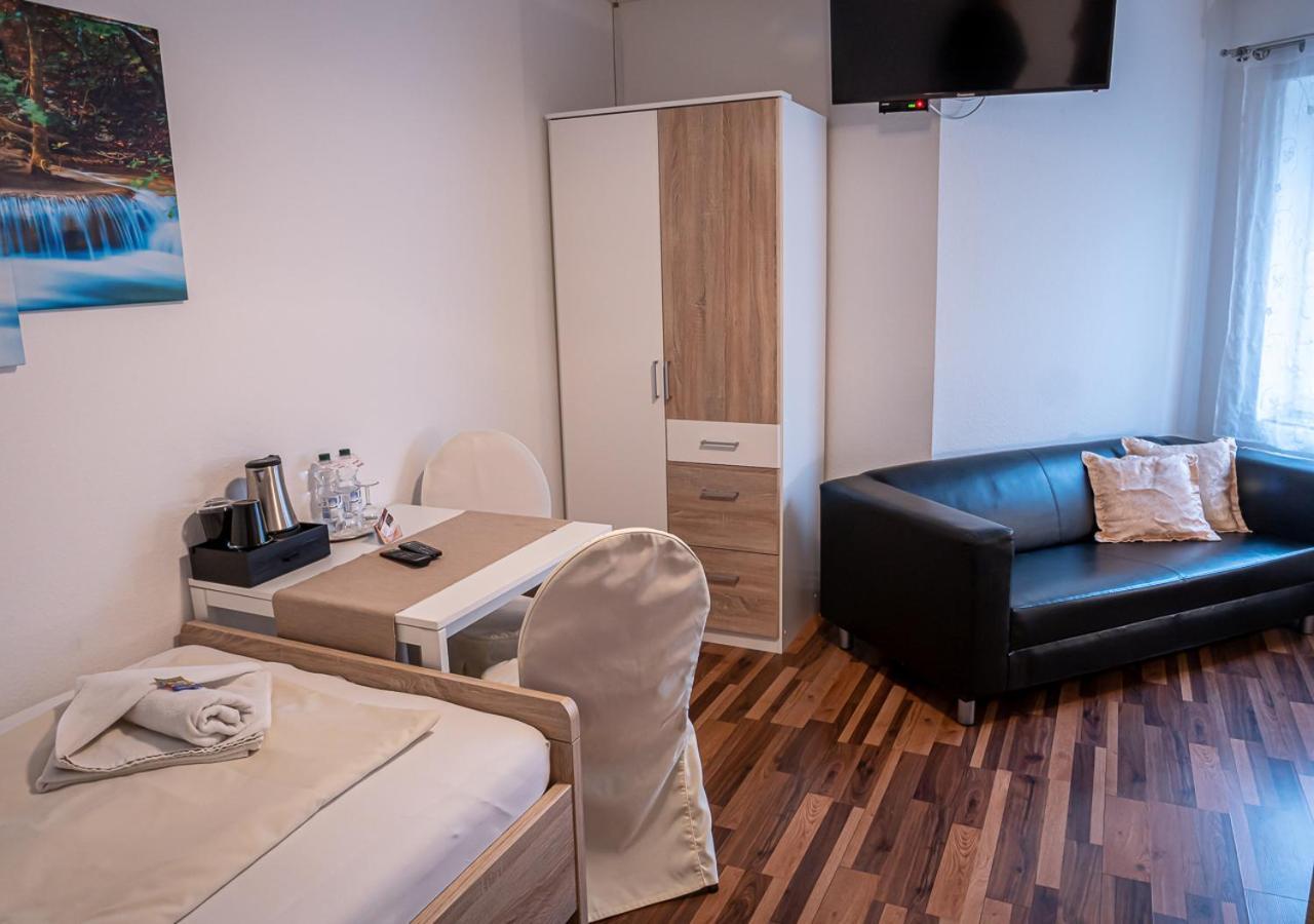 Hotel Bouzid - Laatzen Екстериор снимка